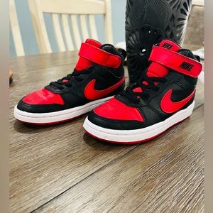 BOYS' NIKE LITTLE KID COURT BOROUGH MID 11C